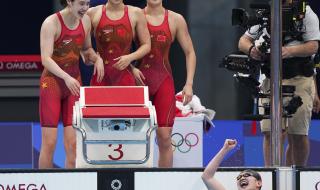 中国女子4X200自由泳夺金